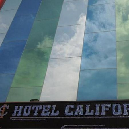 California Hotel Джакарта Екстериор снимка