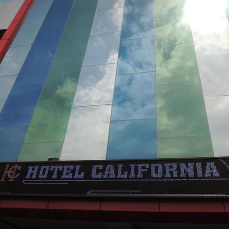 California Hotel Джакарта Екстериор снимка