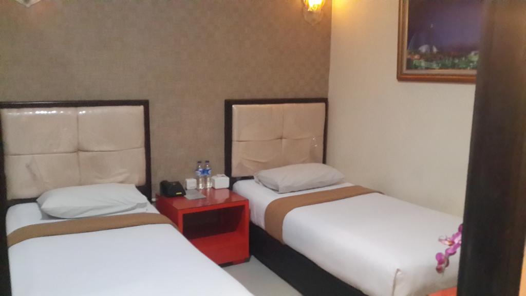 California Hotel Джакарта Екстериор снимка