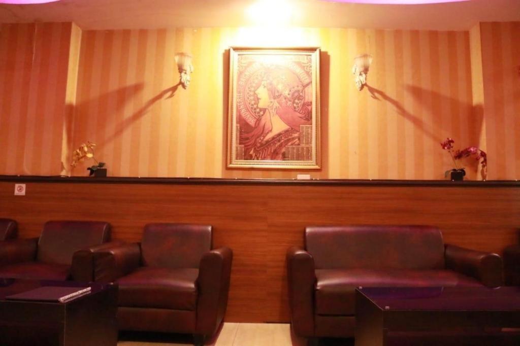 California Hotel Джакарта Екстериор снимка