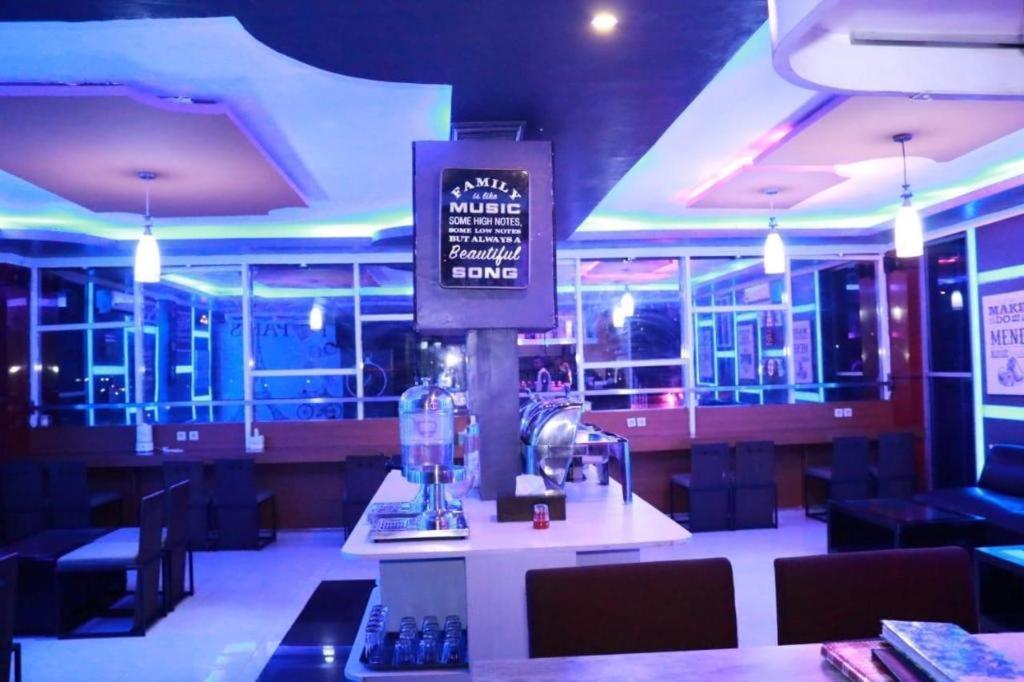 California Hotel Джакарта Екстериор снимка