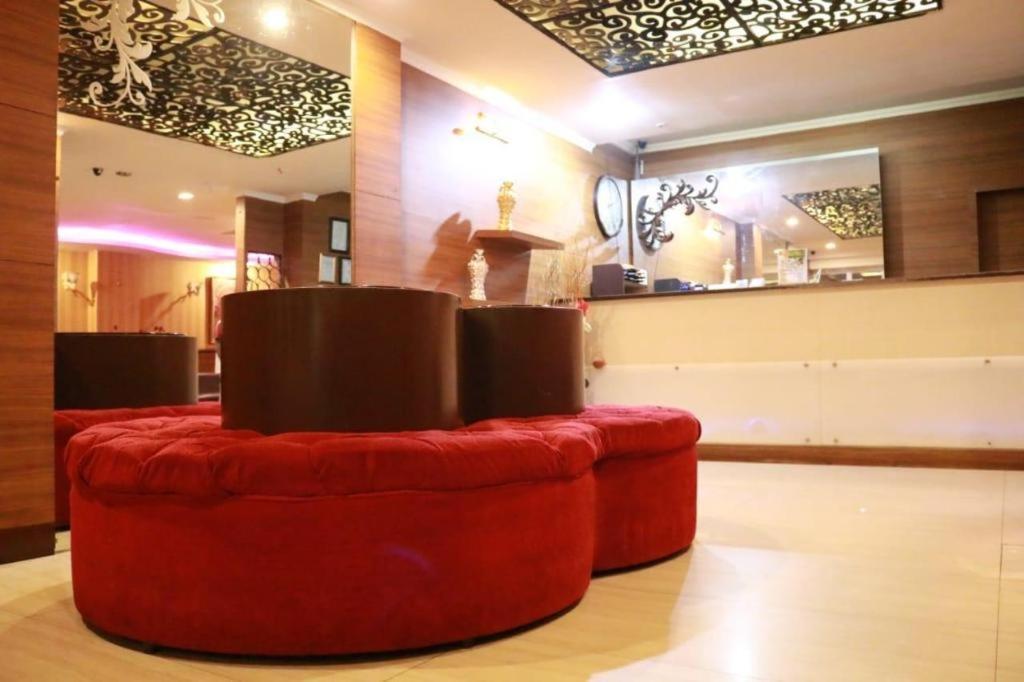 California Hotel Джакарта Екстериор снимка