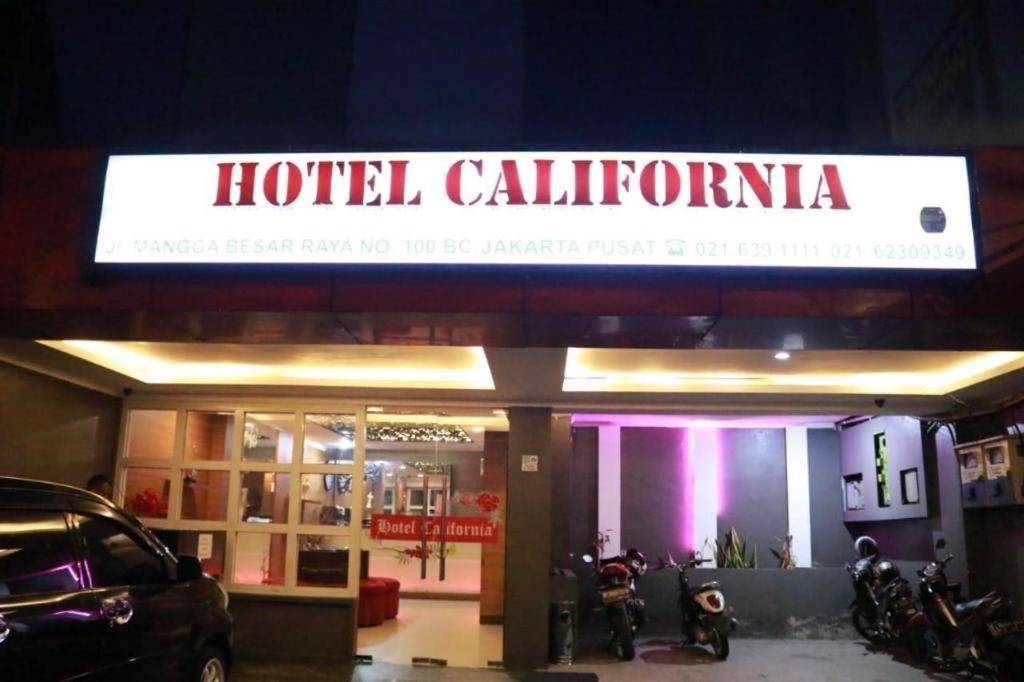 California Hotel Джакарта Екстериор снимка