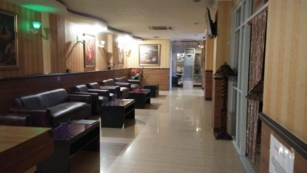 California Hotel Джакарта Екстериор снимка