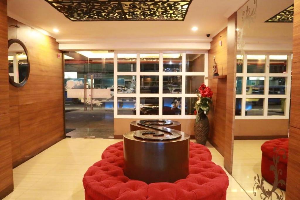 California Hotel Джакарта Екстериор снимка