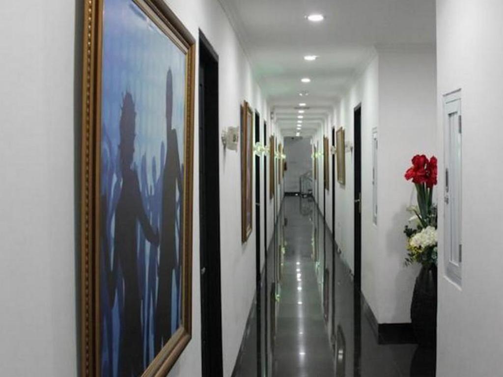 California Hotel Джакарта Екстериор снимка