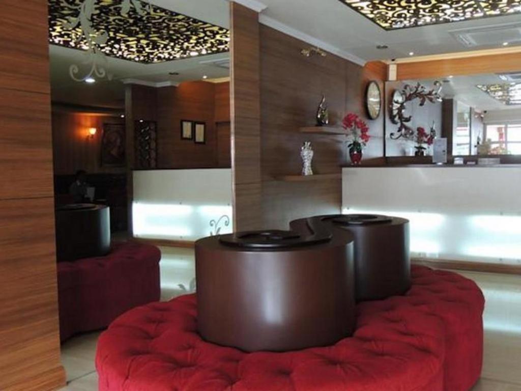 California Hotel Джакарта Екстериор снимка