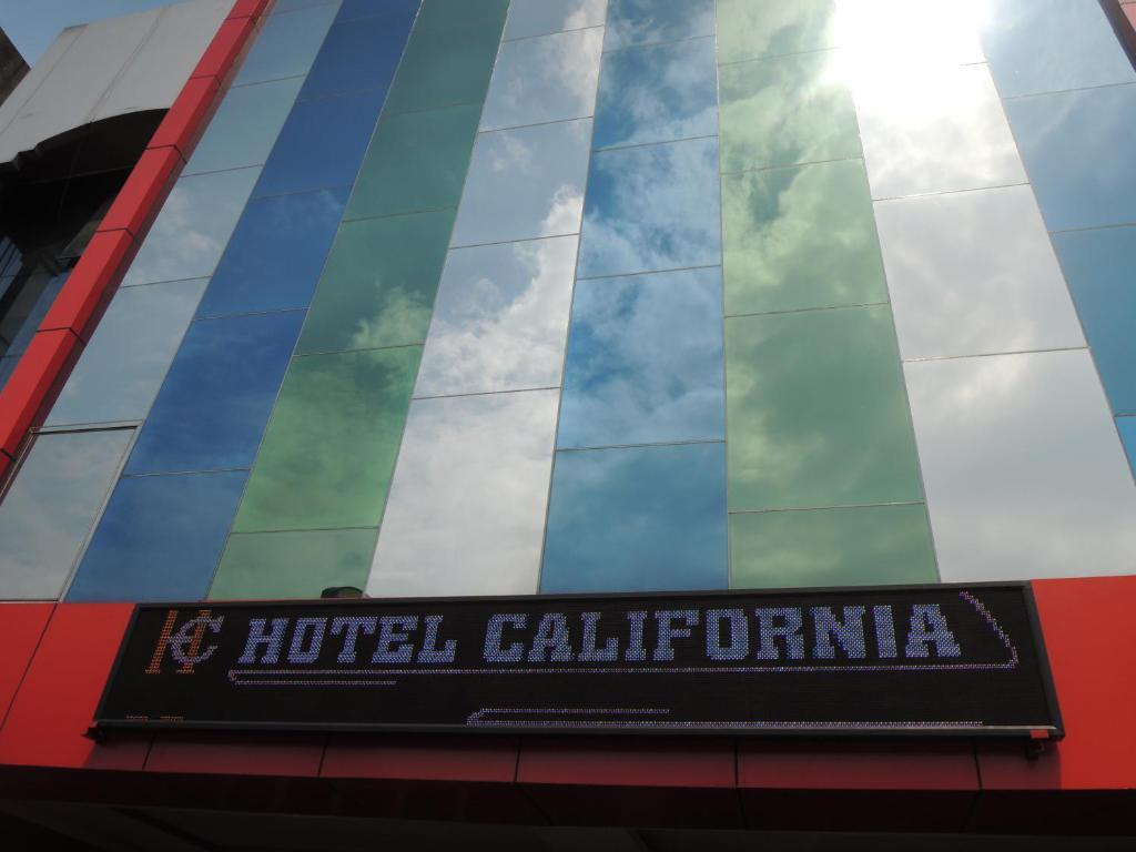California Hotel Джакарта Екстериор снимка