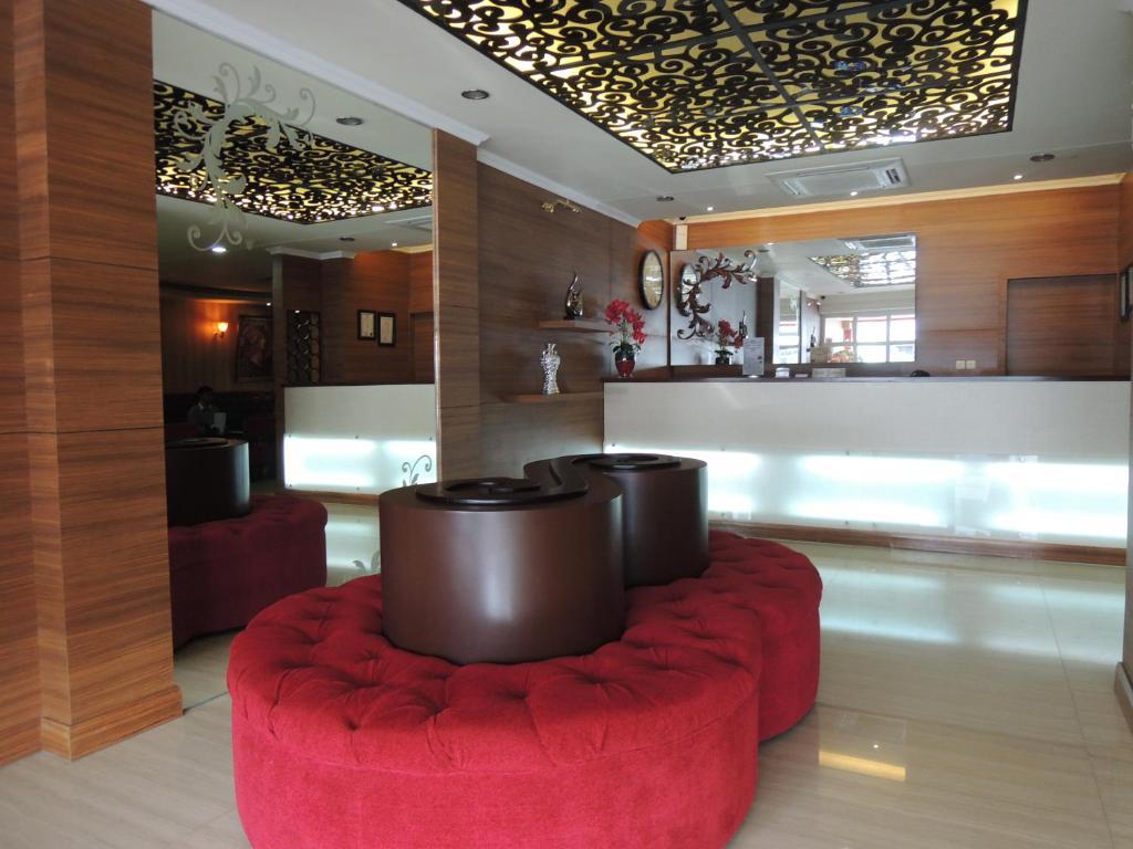 California Hotel Джакарта Екстериор снимка