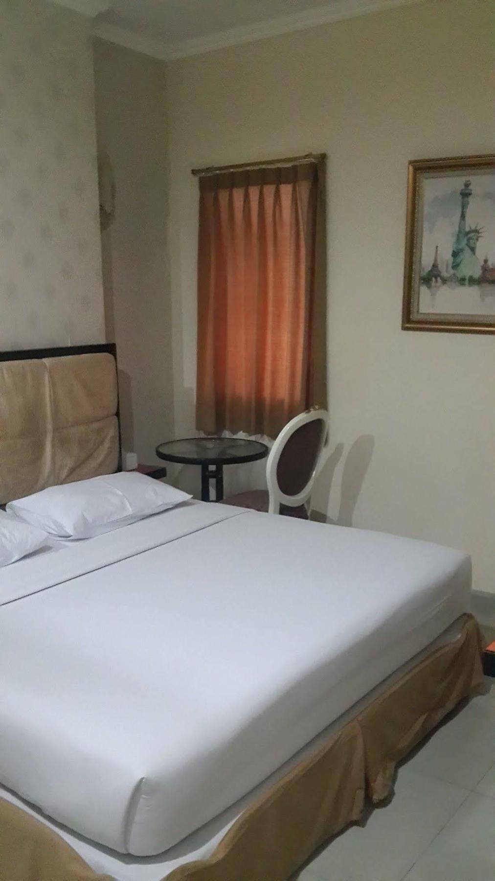 California Hotel Джакарта Екстериор снимка
