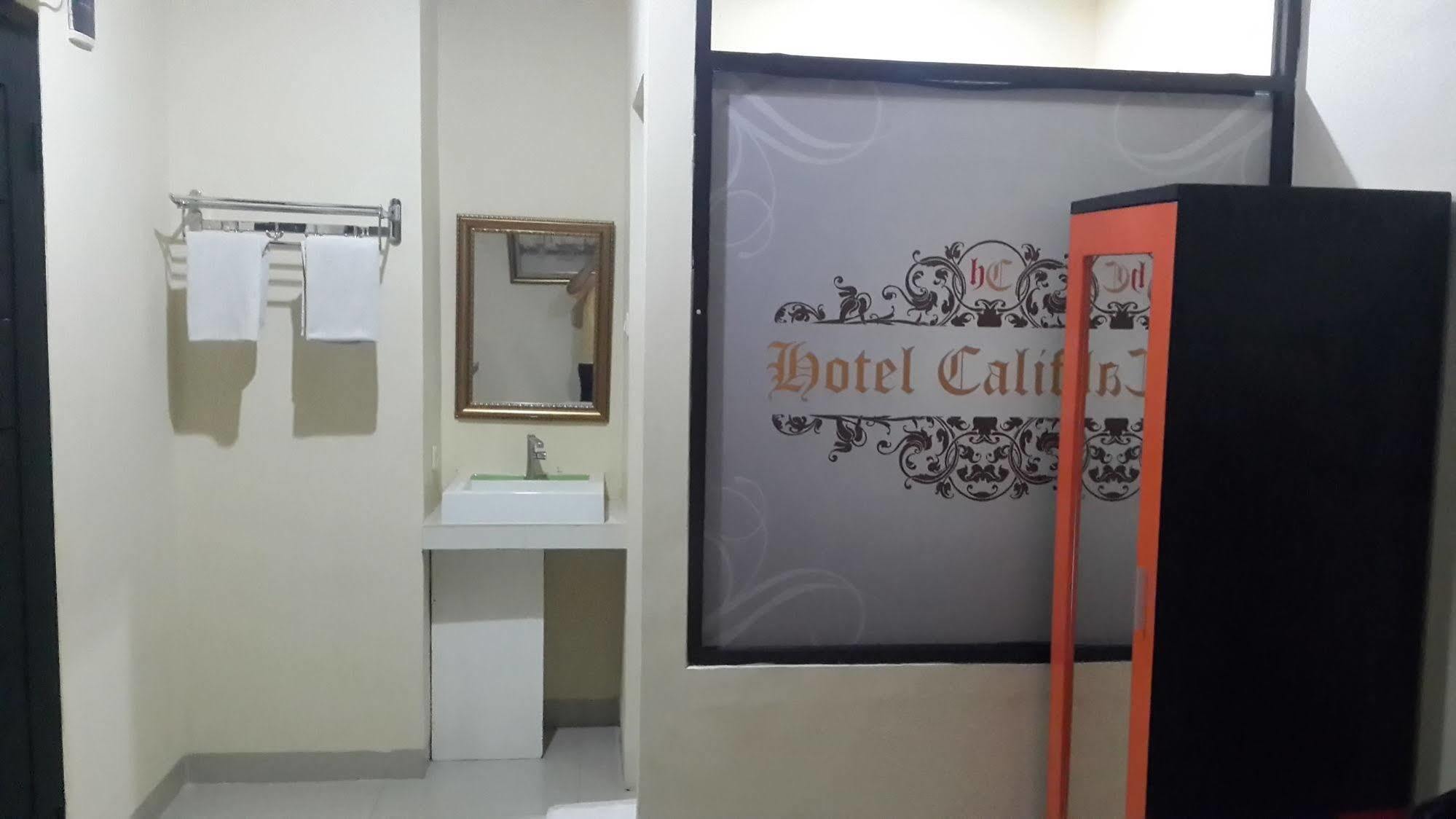 California Hotel Джакарта Екстериор снимка
