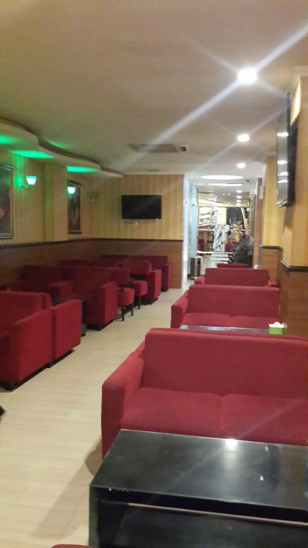 California Hotel Джакарта Екстериор снимка
