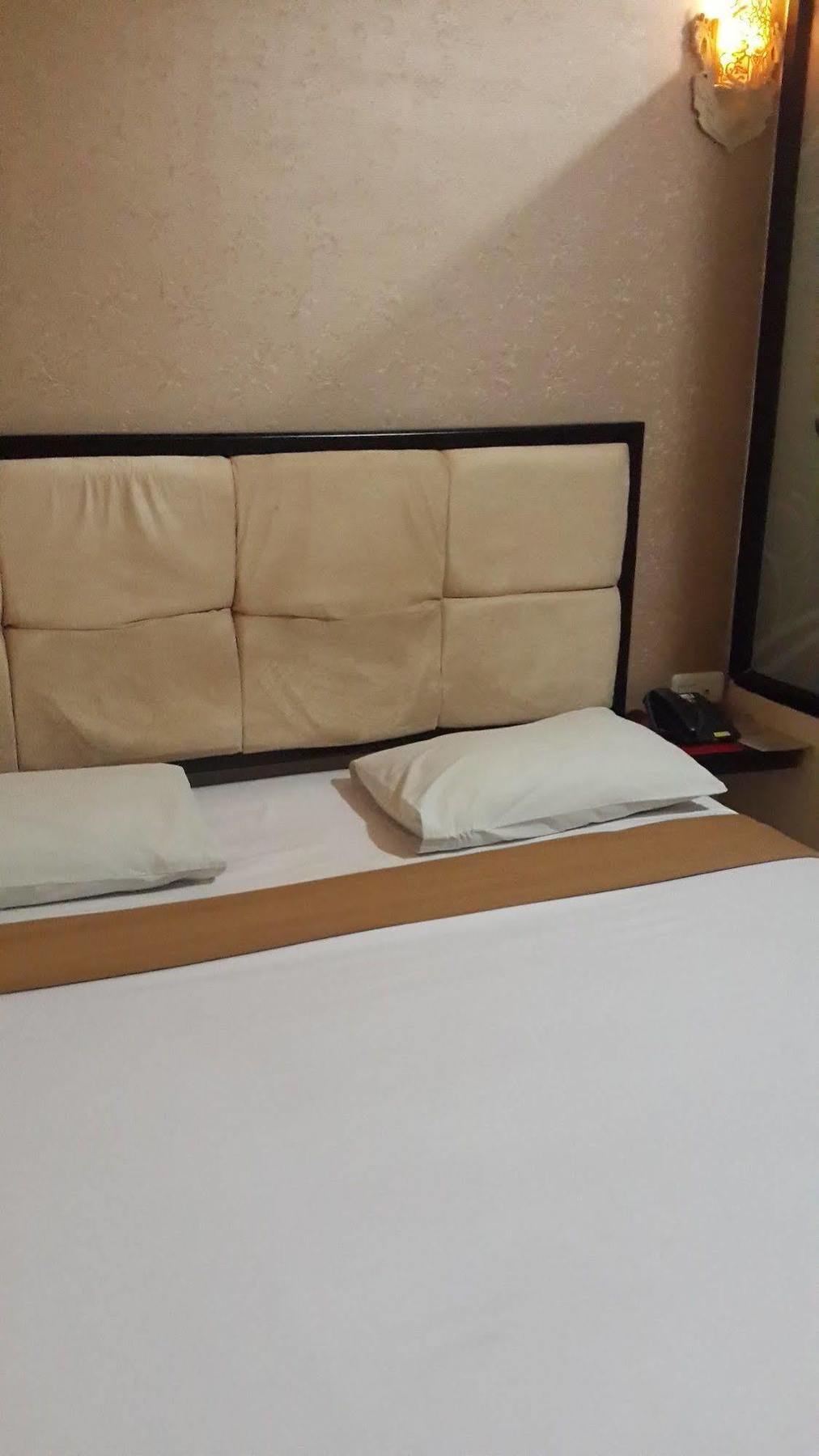 California Hotel Джакарта Екстериор снимка