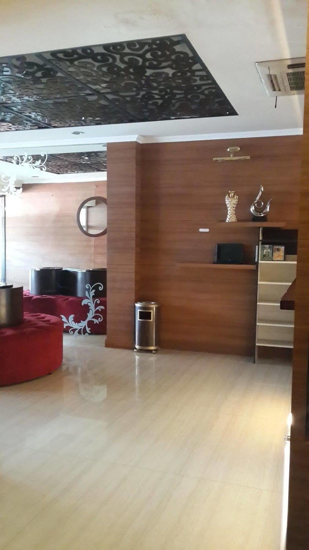 California Hotel Джакарта Екстериор снимка