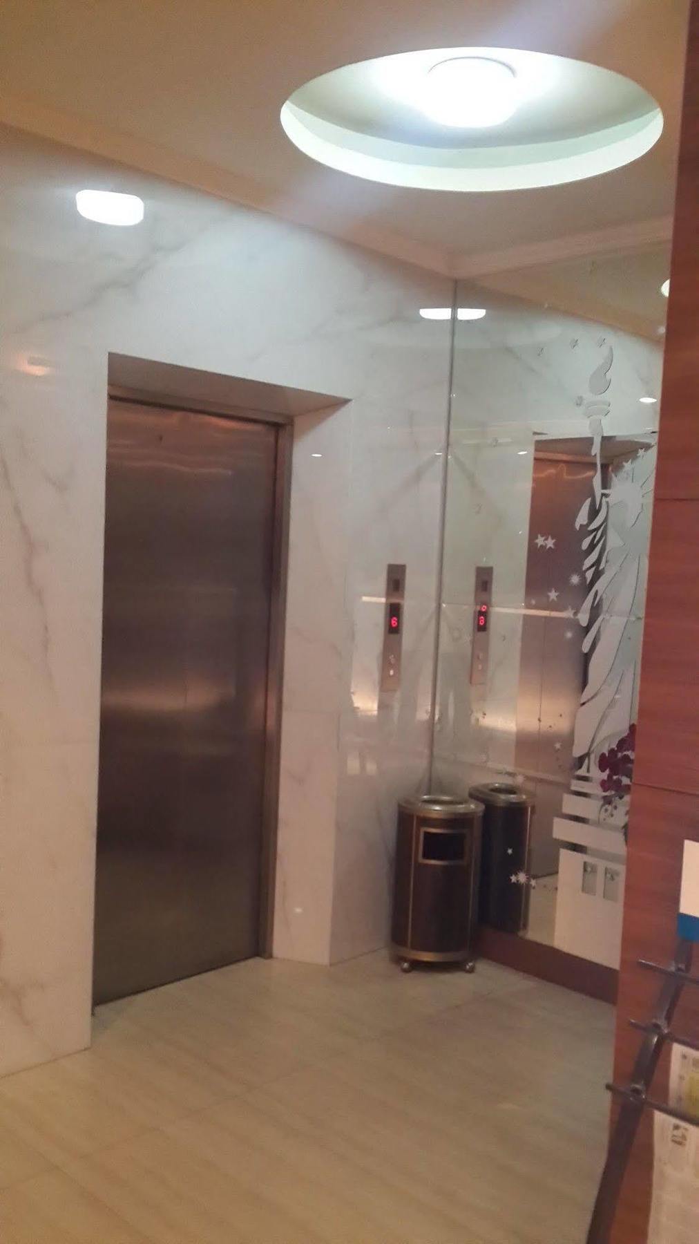 California Hotel Джакарта Екстериор снимка